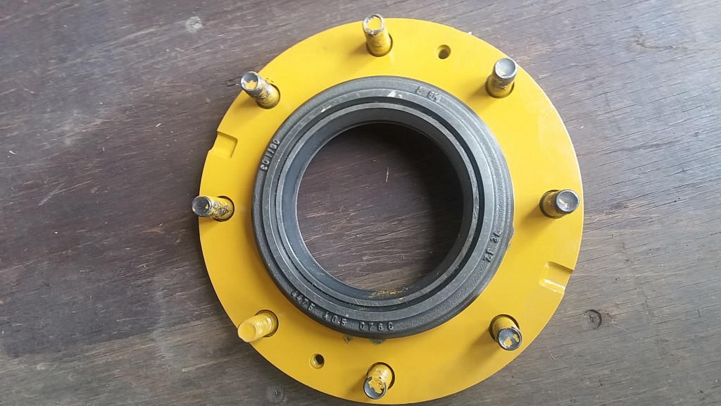 Front Axle Flange 4x4 CAT 428C,424DI Used Spares